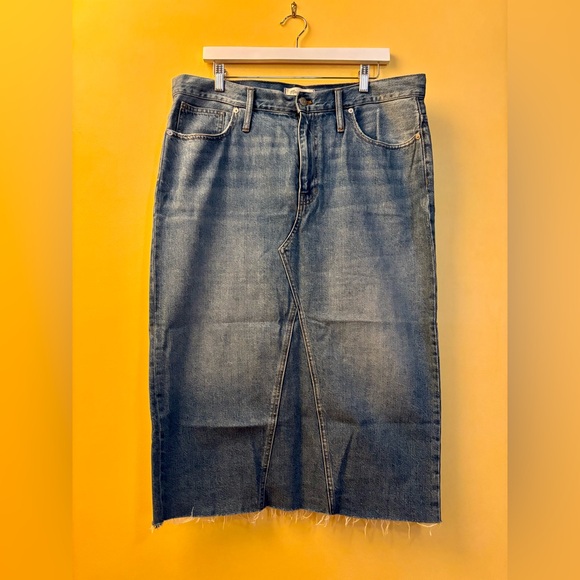 Madewell Rigid Denim Midi Skirt in Camille Wash - Picture 3 of 4
